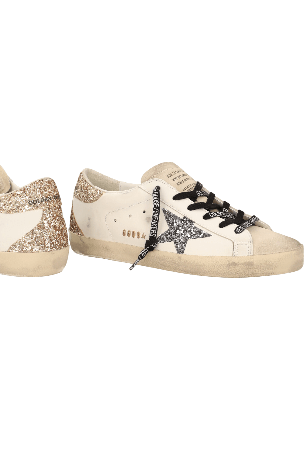 תמונת תקריב של נעלי סניקרס בולסטאר