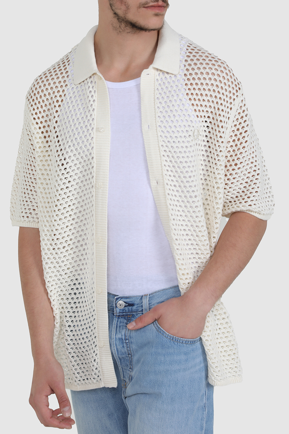 תמונת דוגמן קידמית של חולצה מכופתרת קצרה