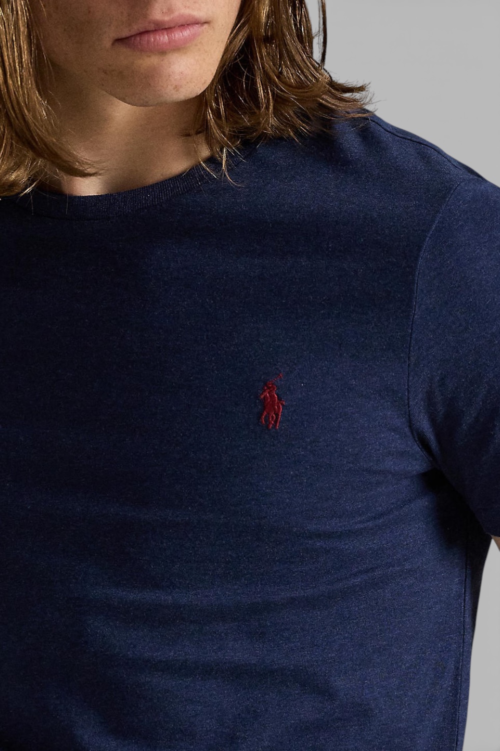 תמונת תקריב דוגמן של חולצת טי