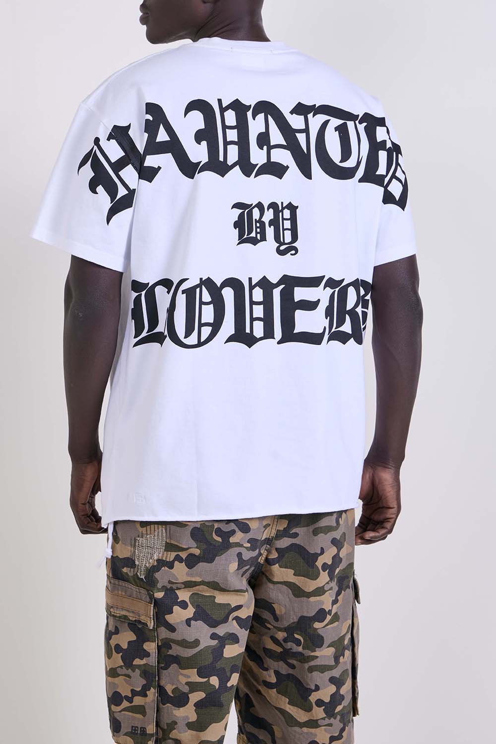 תמונת דוגמן אחורית של חולצת טי אוברסייז