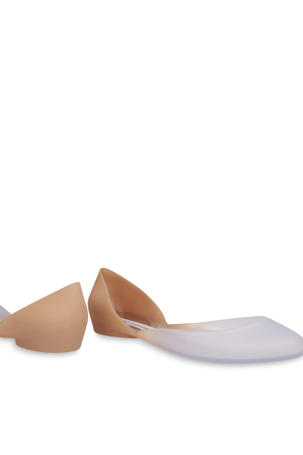 תמונת תקריב של נעלי ג'לי