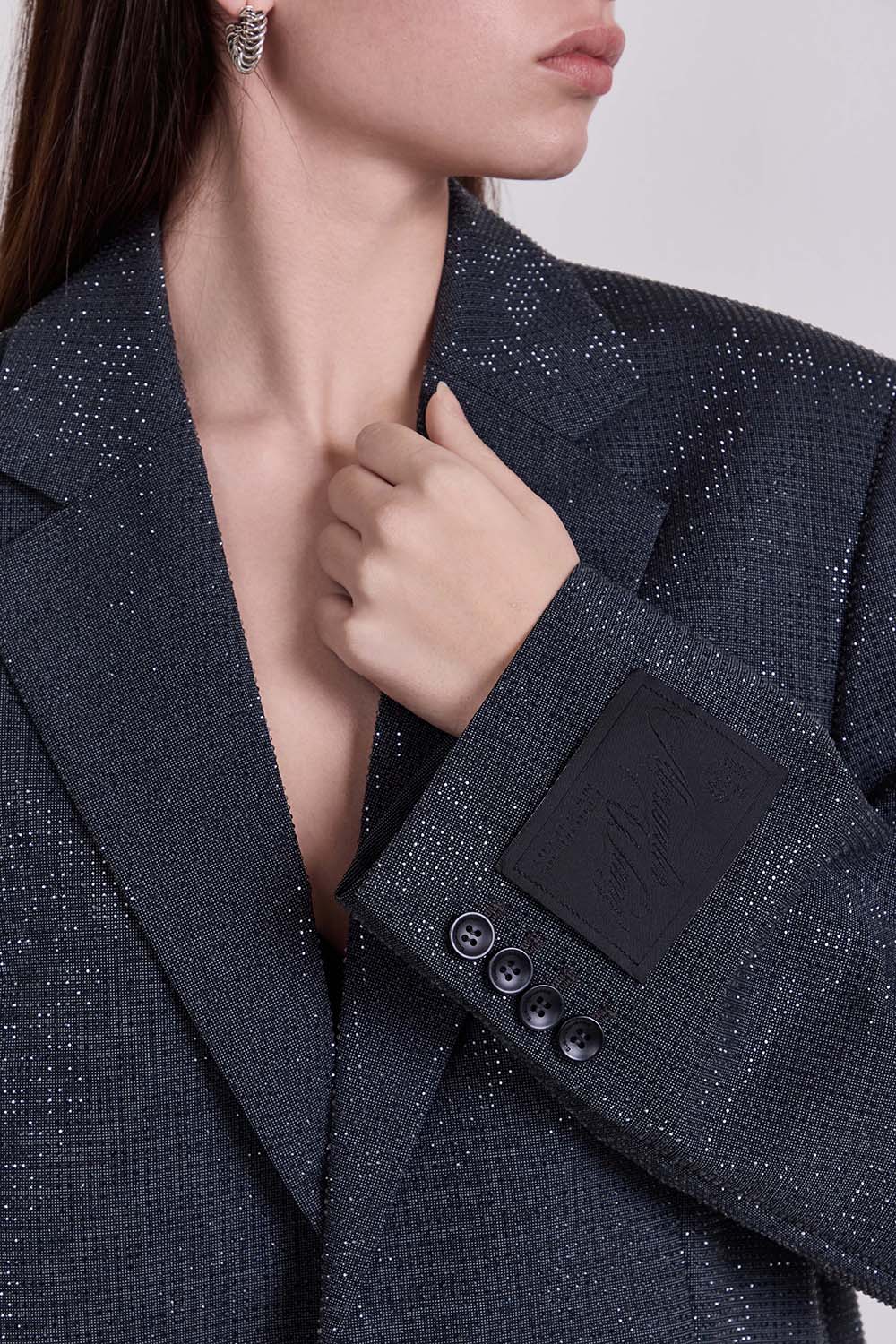 תמונת תקריב דוגמן של בלייזר אוברסייז