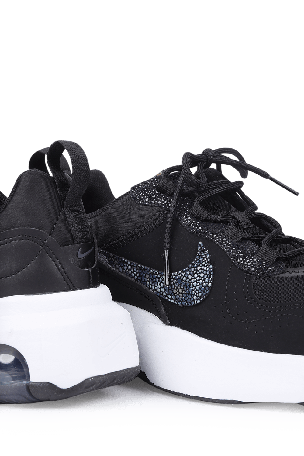 תמונת תקריב של Nike Air Max Verona Sneakers