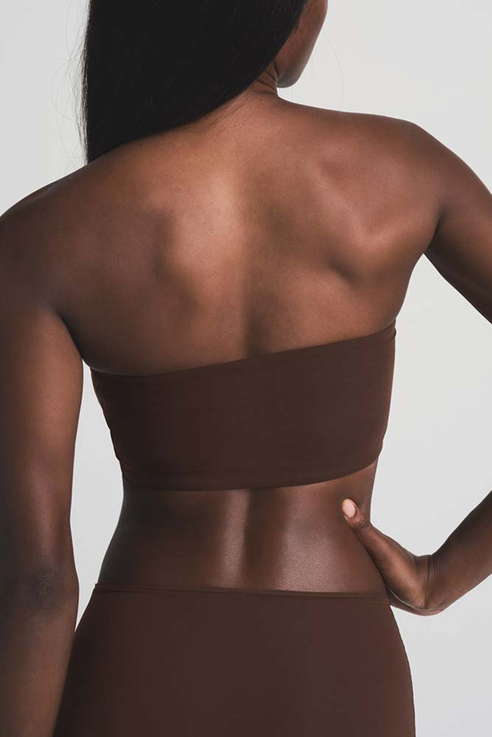 תמונת דוגמן אחורית של BANDEAU