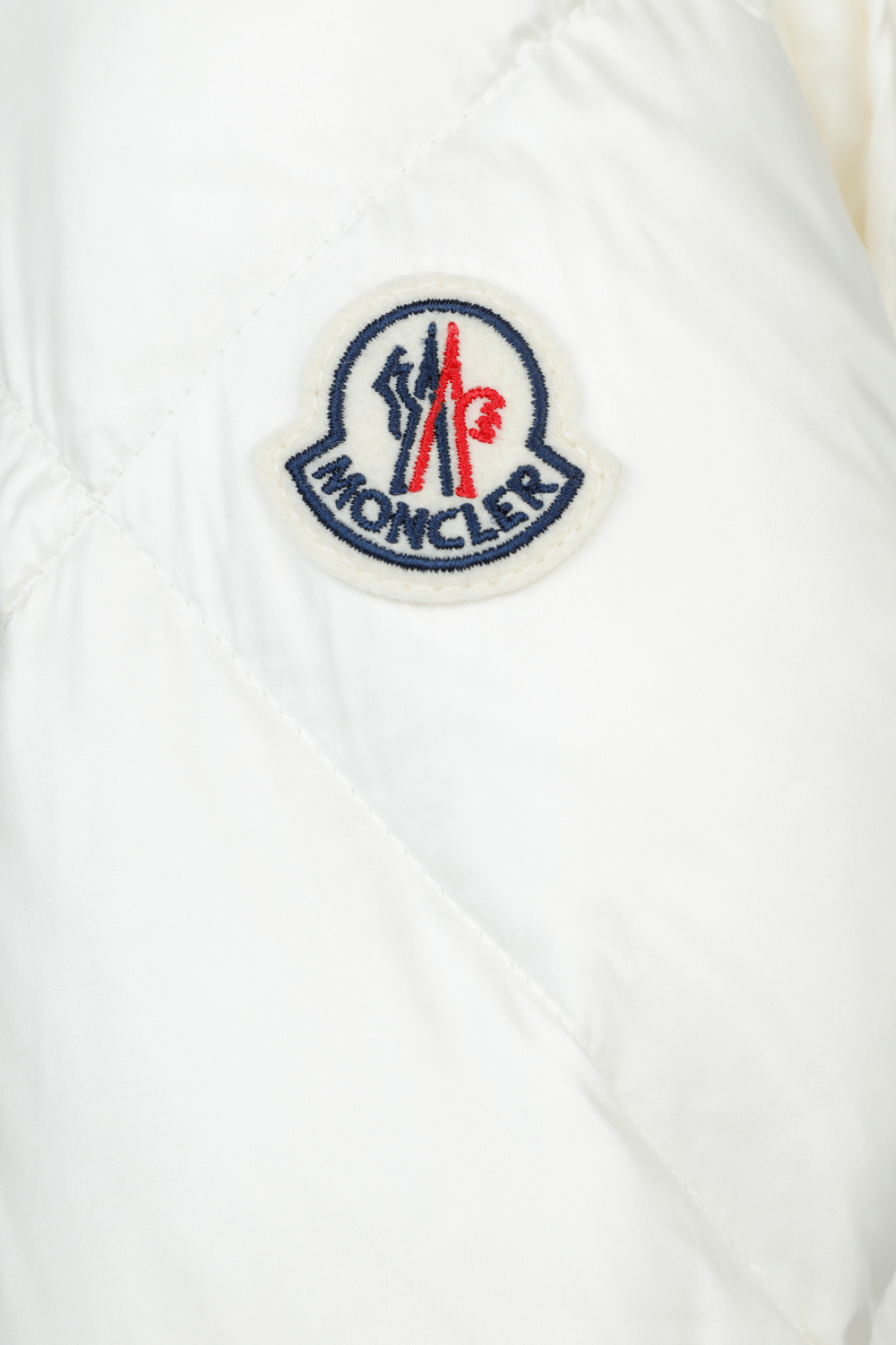 תמונת תקריב של Sargas Short Parka in White