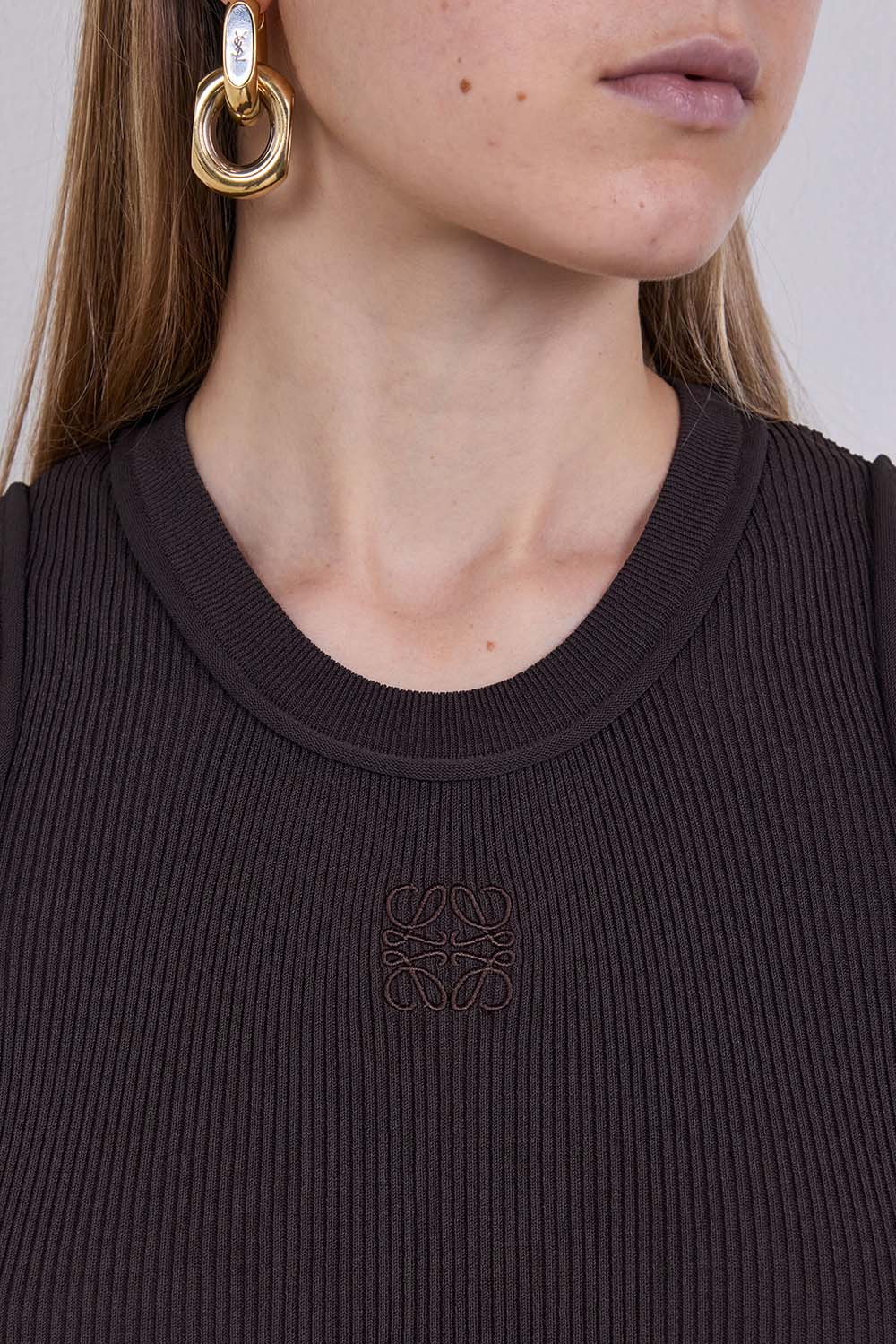 תמונת תקריב דוגמן של גופיית ריב