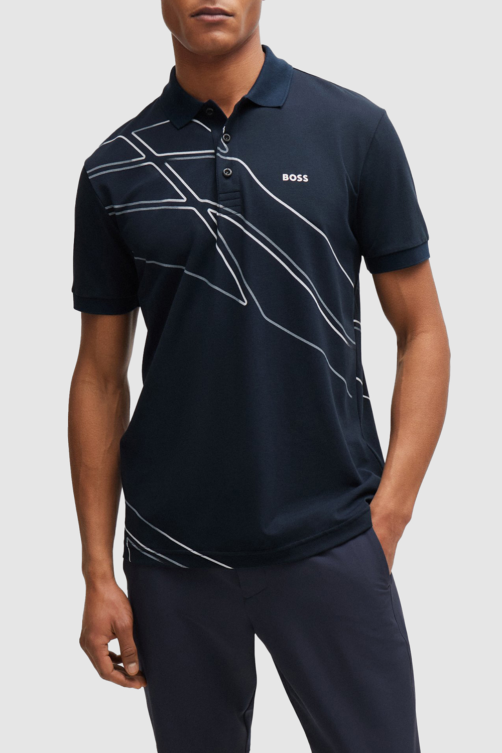 תמונת דוגמן קידמית של חולצת פולו קצרה