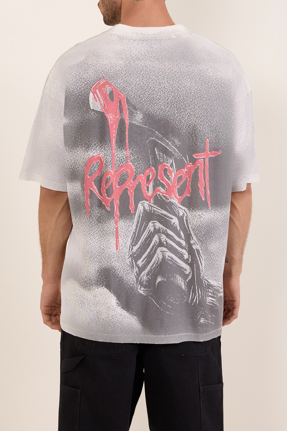 תמונת תקריב דוגמן של חולצת טי במהדורת 50 שנה לאיירון מיידן