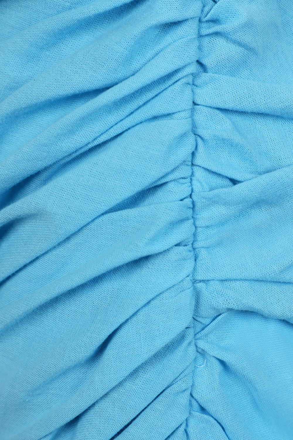 תמונת תקריב של שמלת מיני א-סימטרית מכותנה