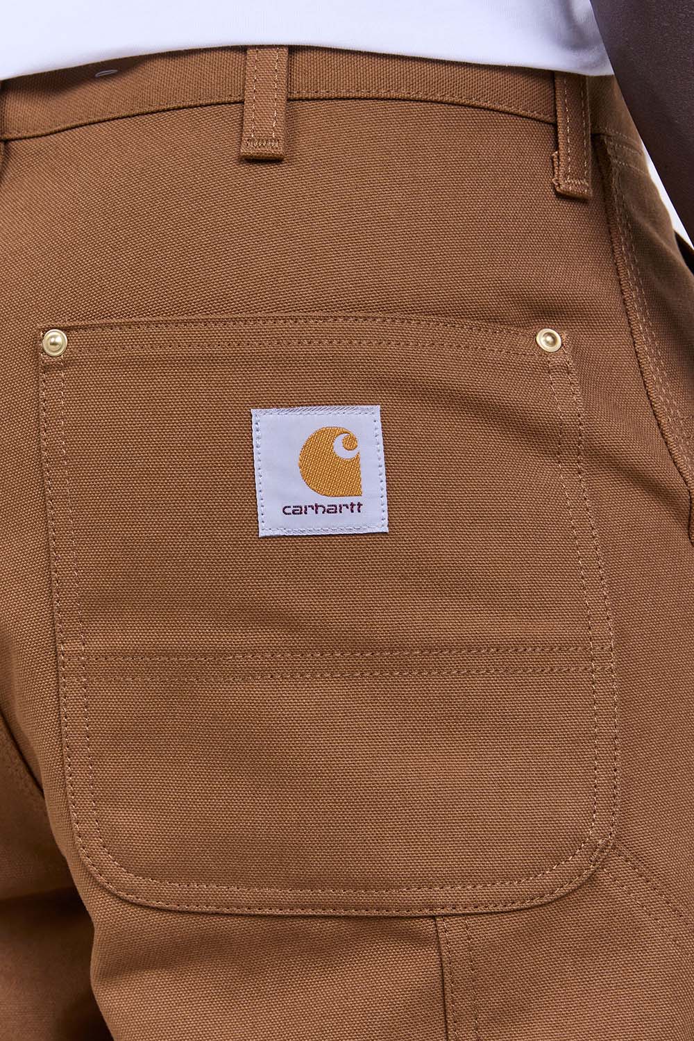 תמונת תקריב דוגמן של מכנסי ג'ינס דאבל ניי