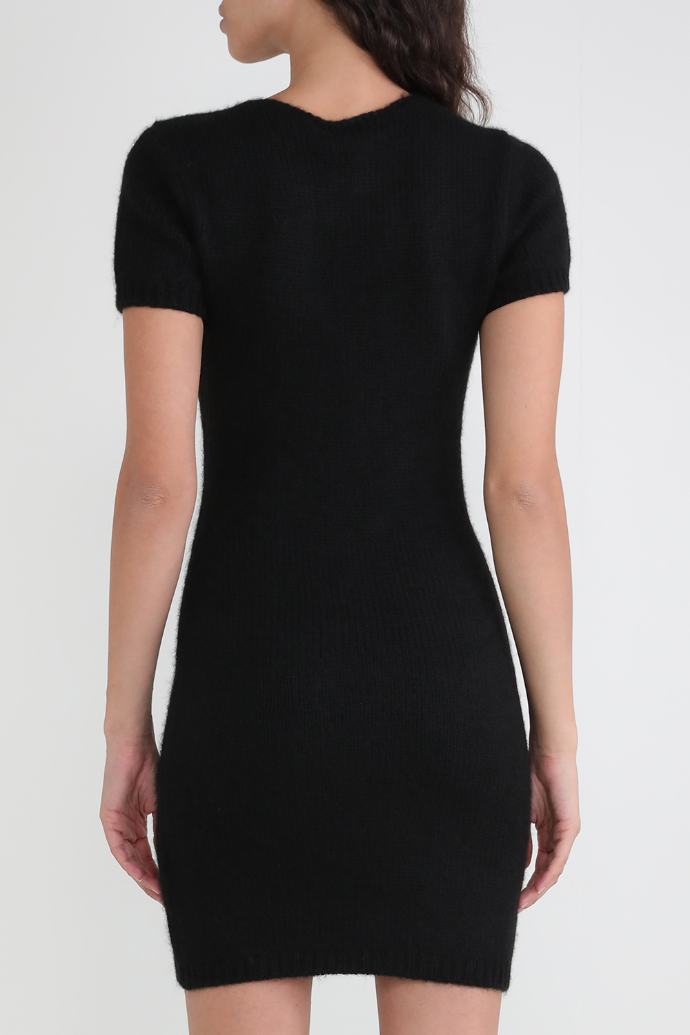 תמונת דוגמן אחורית של שמלת מיני סרוגה