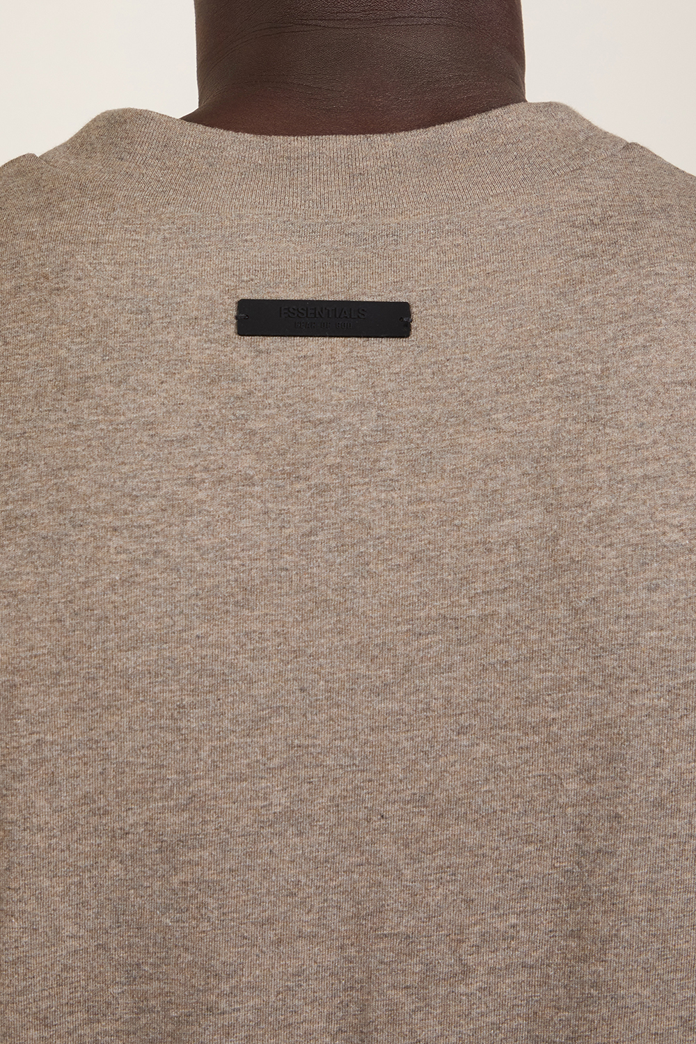 תמונת דוגמן אחורית של חולצת טי