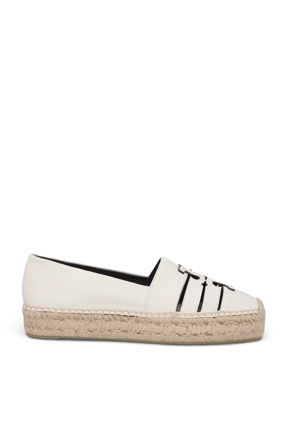 תמונה קידמית של נעליים שטוחות