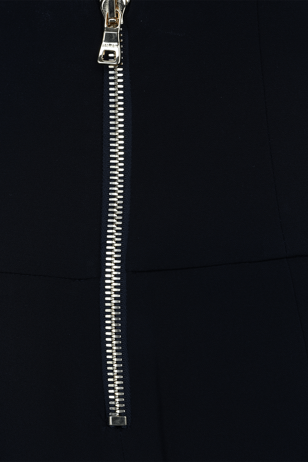 תמונה אחורית של מכנסיים ארוכים בגזרה גבוהה