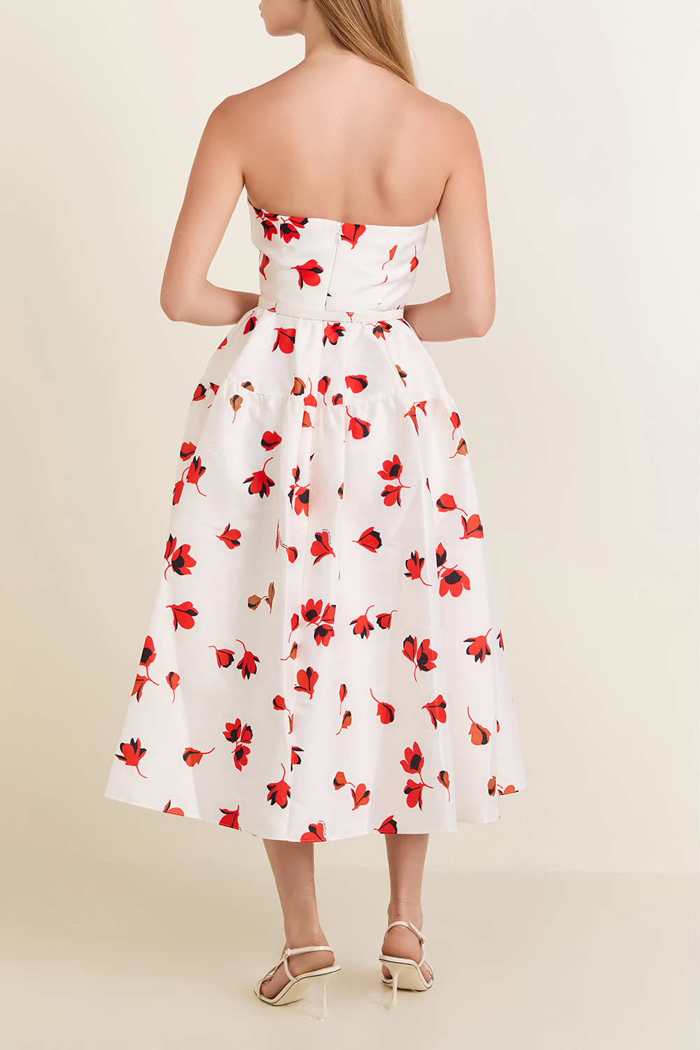 תמונת דוגמן אחורית של שמלת מידי פרחונית