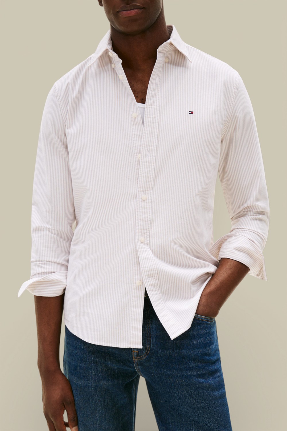 תמונת דוגמן קידמית של חולצה מכופתרת פסים