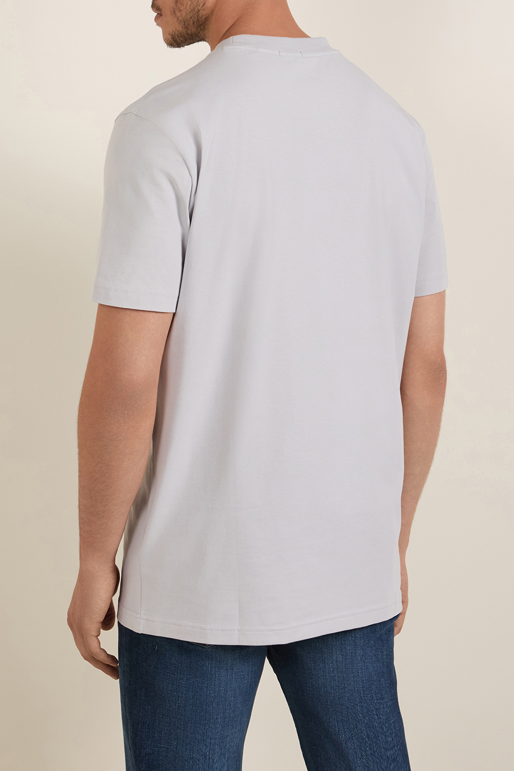 תמונת דוגמן אחורית של חולצת טי