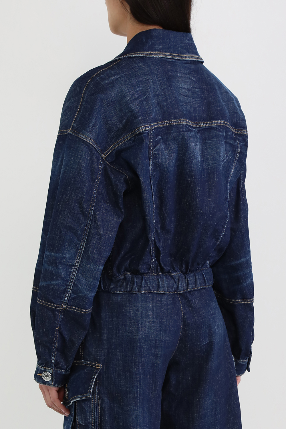 תמונת דוגמן אחורית של ז'קט דנים בייקר