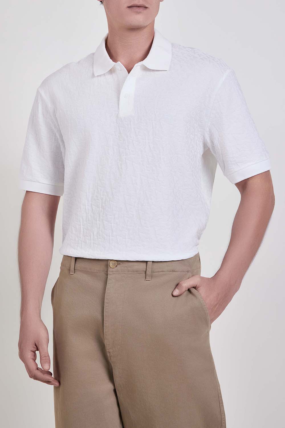 תמונת דוגמן קידמית של חולצת פולו בגזרה ישרה