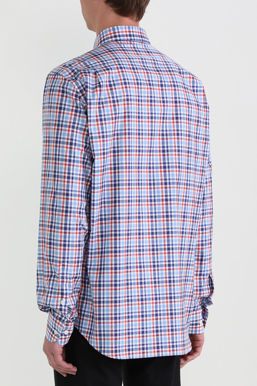 תמונת דוגמן אחורית של חולצת משבצות מכופתרת