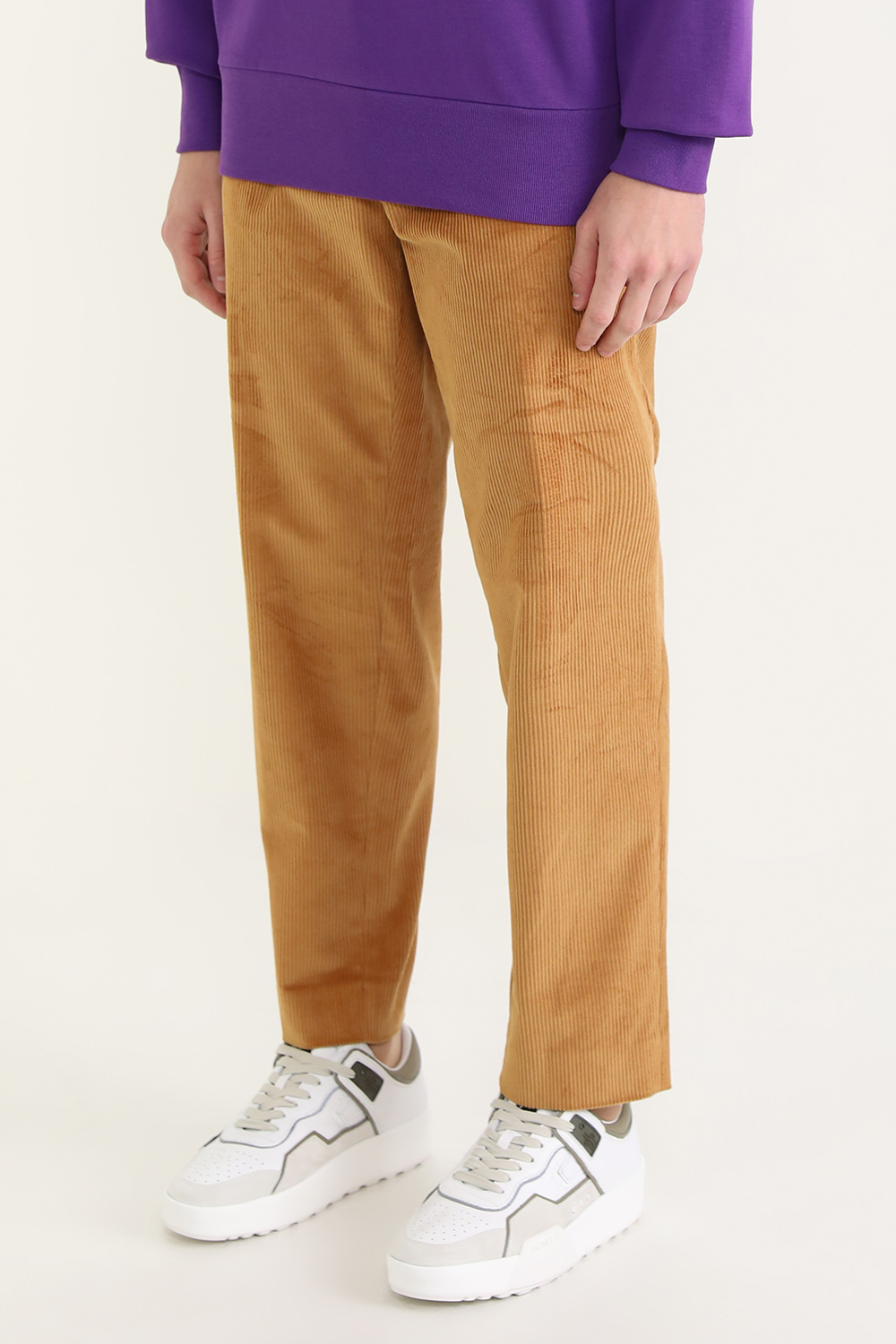 תמונת דוגמן קידמית של מכנסי קורדרוי