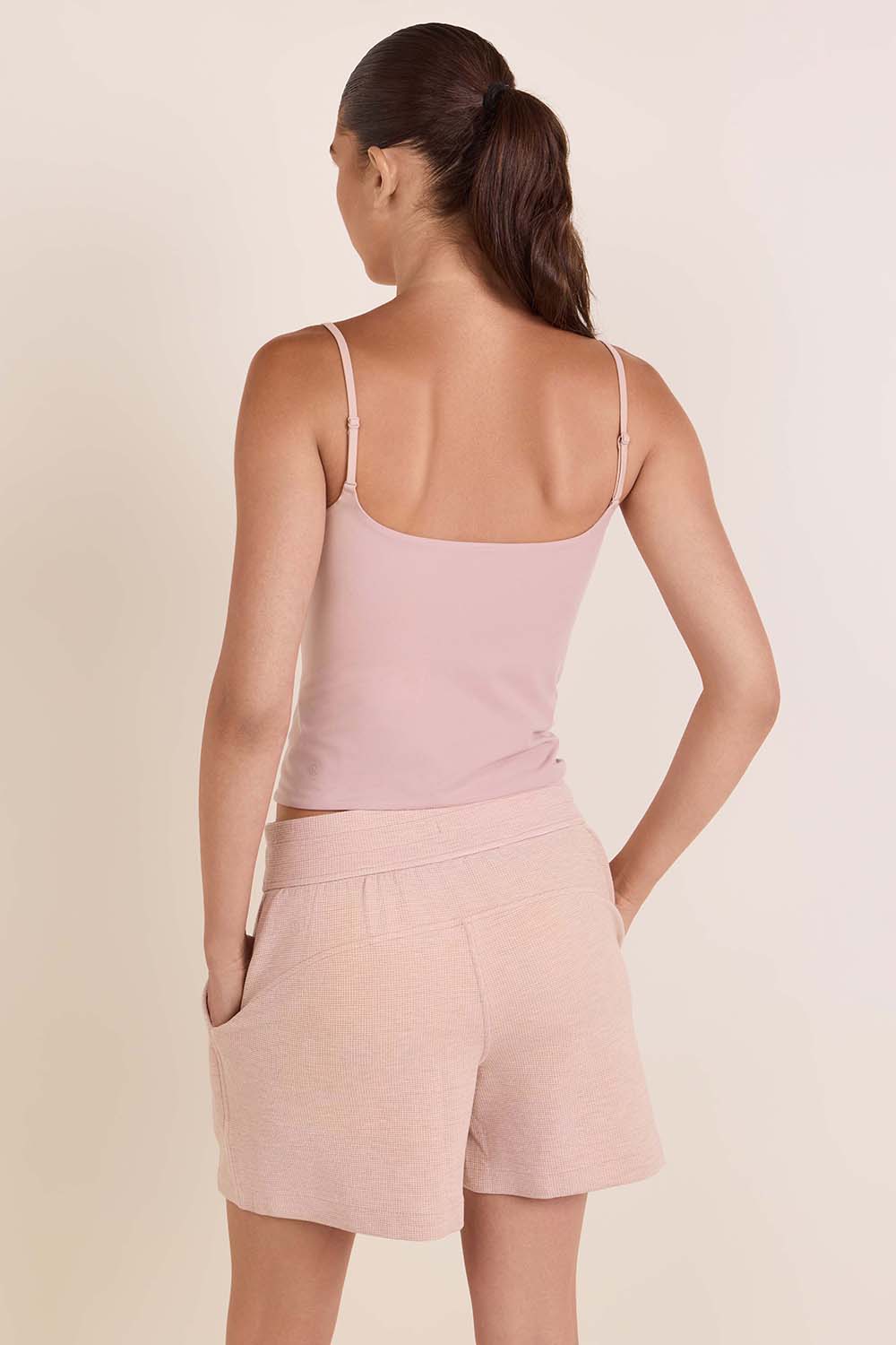 תמונת דוגמן אחורית של Nulu Spaghetti-Strap Cami Tank Top Adjustable