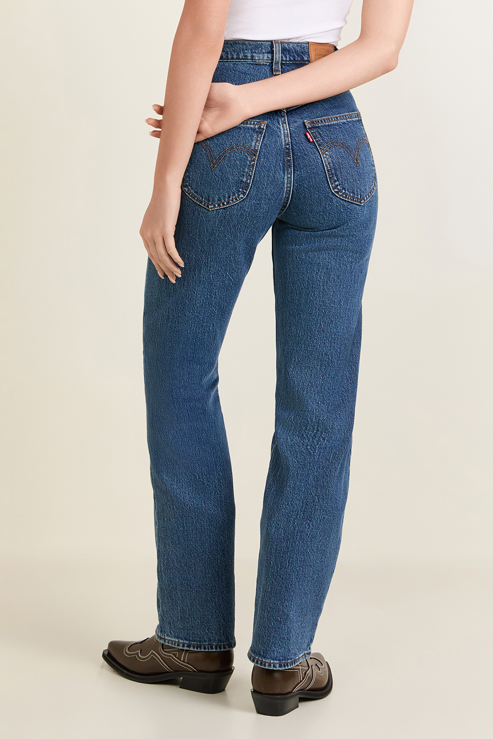 תמונת דוגמן אחורית של מכנסי ג'ינס ווסטרן בגזרה ישרה