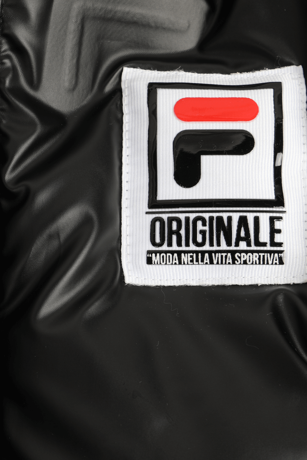 תמונה אחורית של גילאי 2-8 מעיל מרופד עם לוגו בגוון שחור