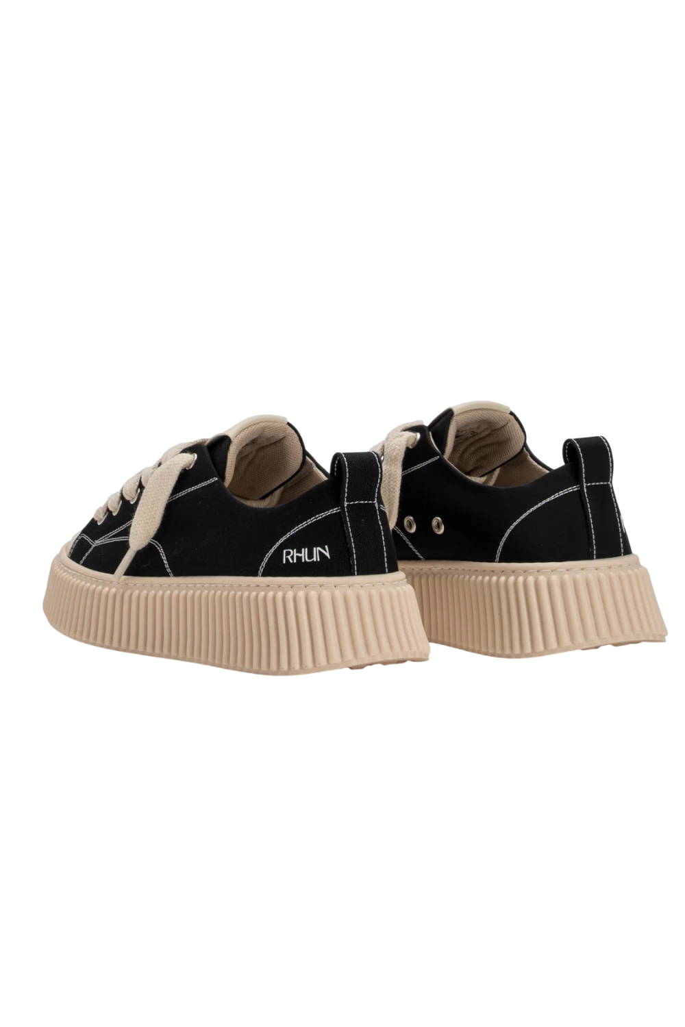 תמונה אחורית של נעלי סניקרס 2020