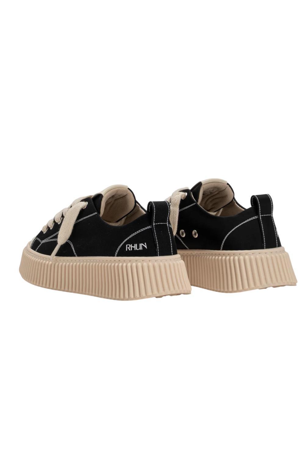 תמונה אחורית של נעלי סניקרס 2020