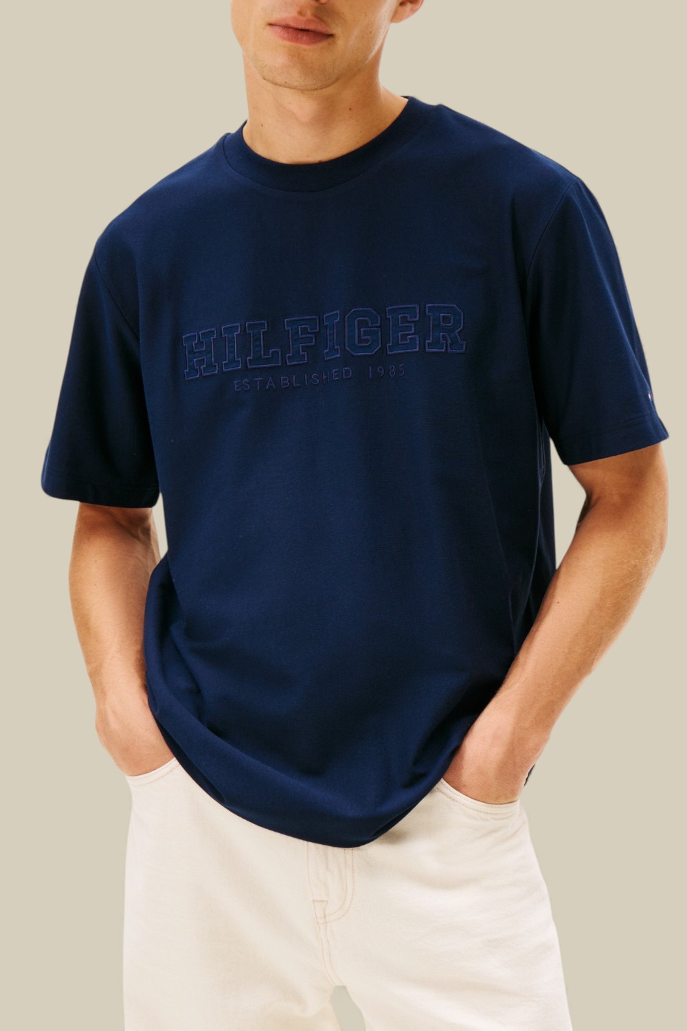 תמונת דוגמן קידמית של חולצת טי