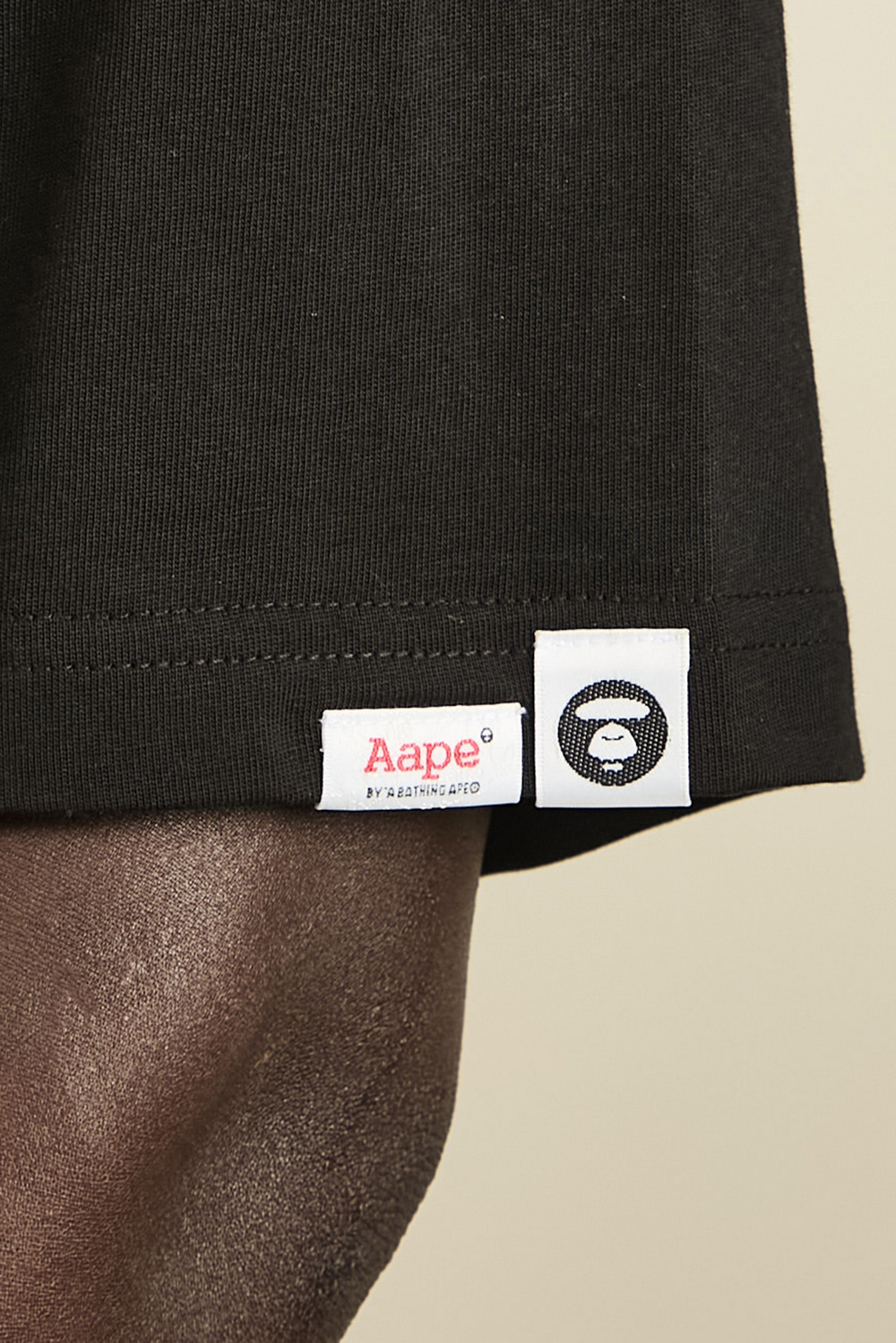 תמונת דוגמן אחורית של חולצת טי פאנסי