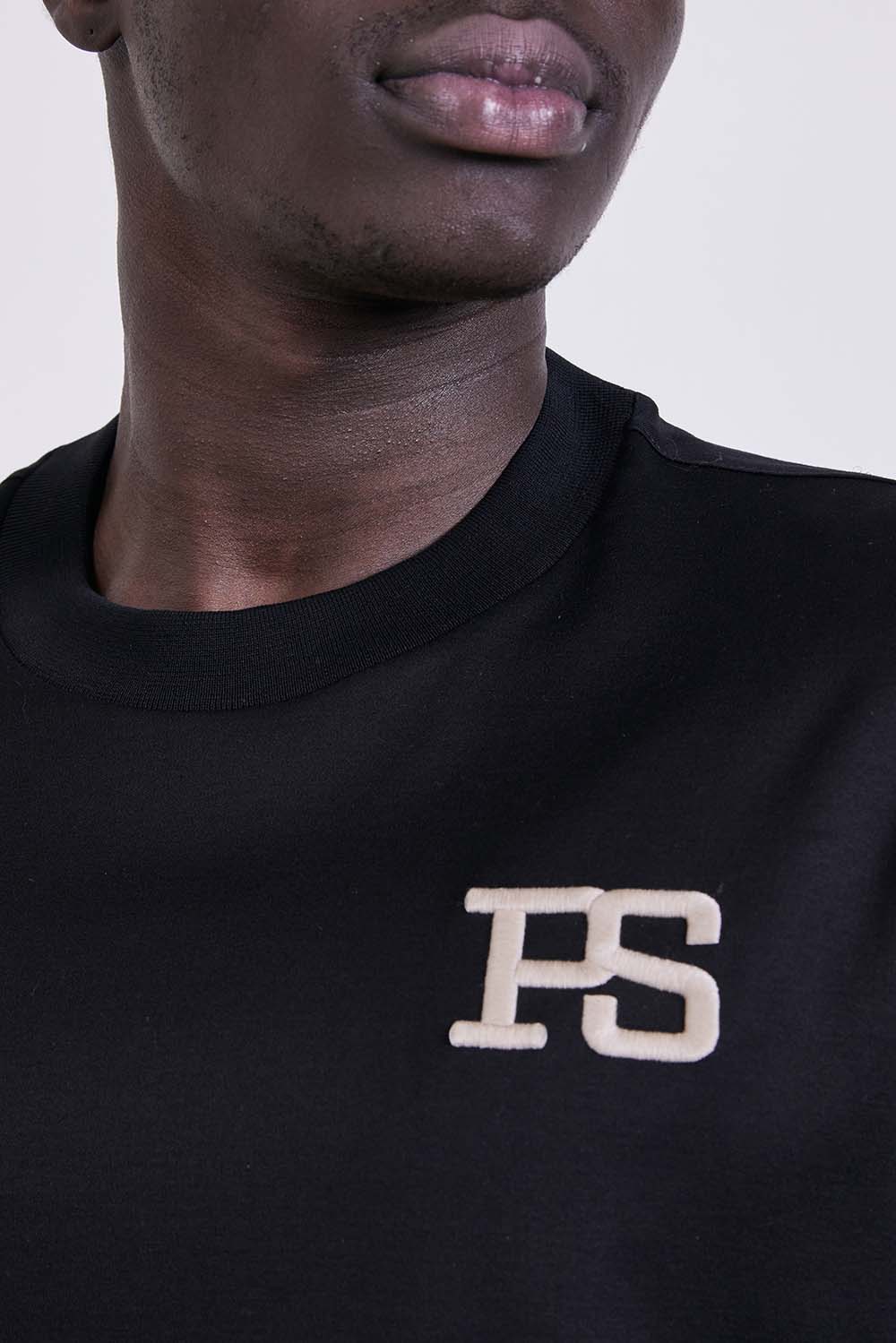 תמונת תקריב דוגמן של חולצת טי