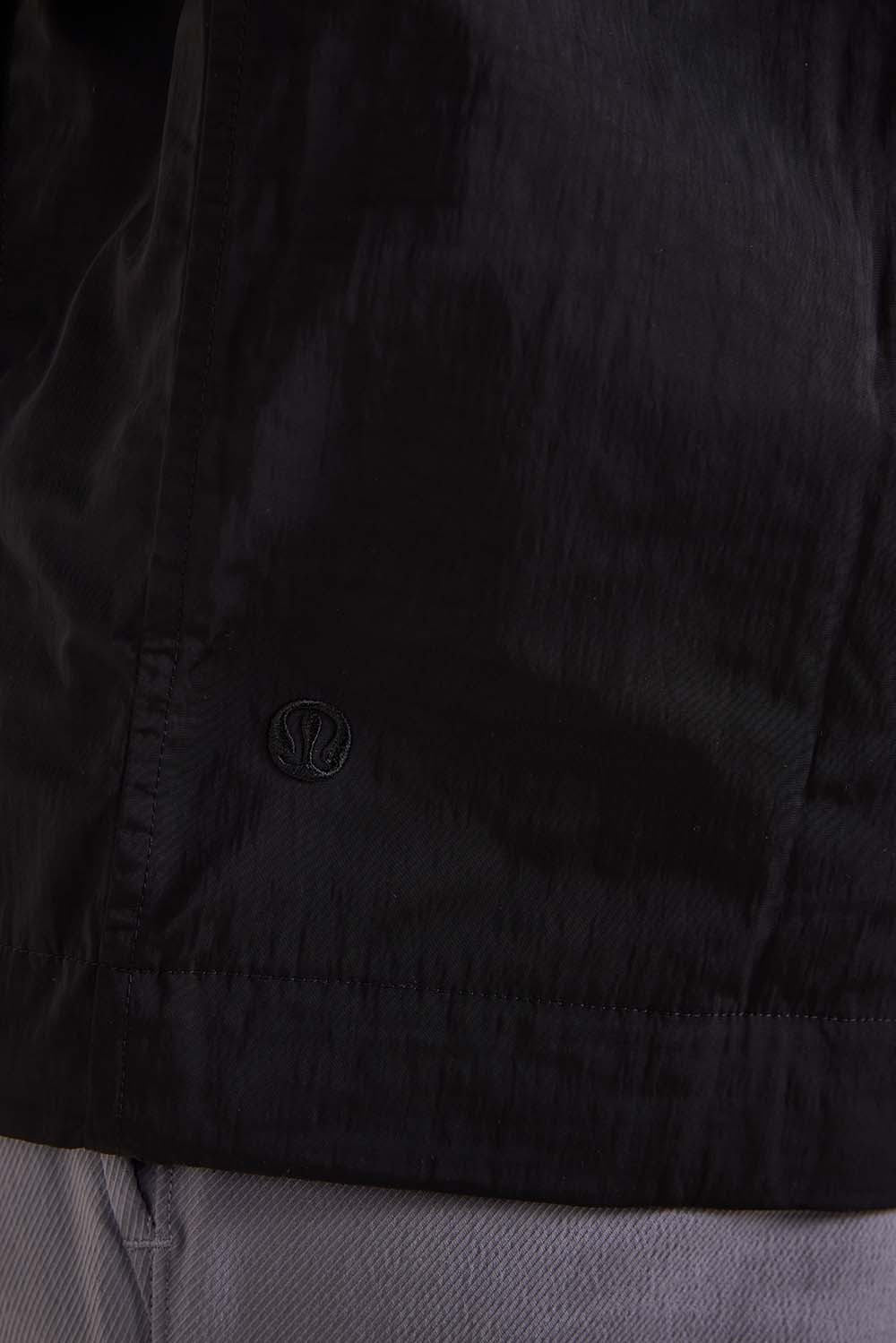 תמונת תקריב דוגמן של Coaches Jacket