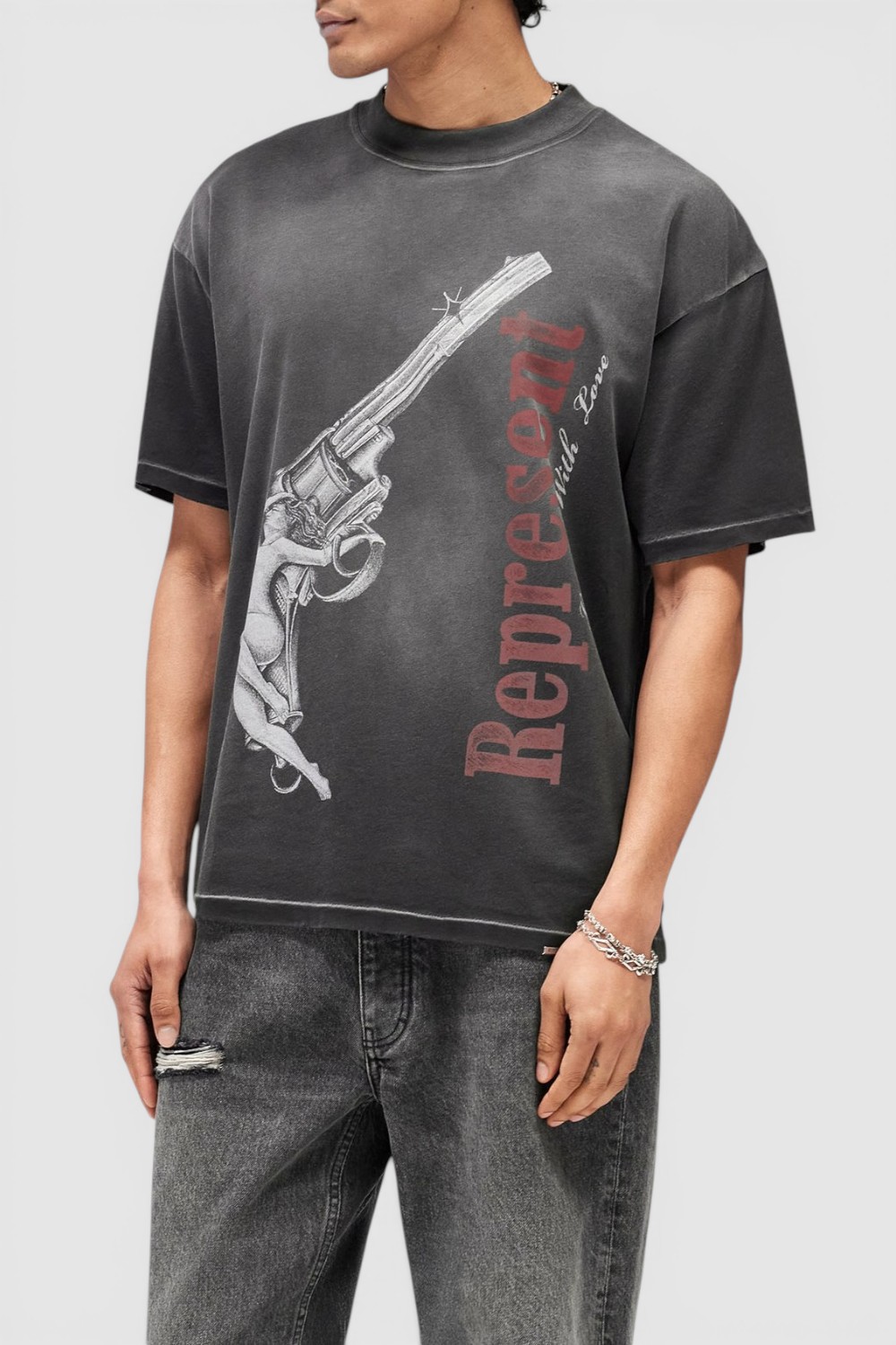 תמונת דוגמן קידמית של חולצת טי אוברסייז