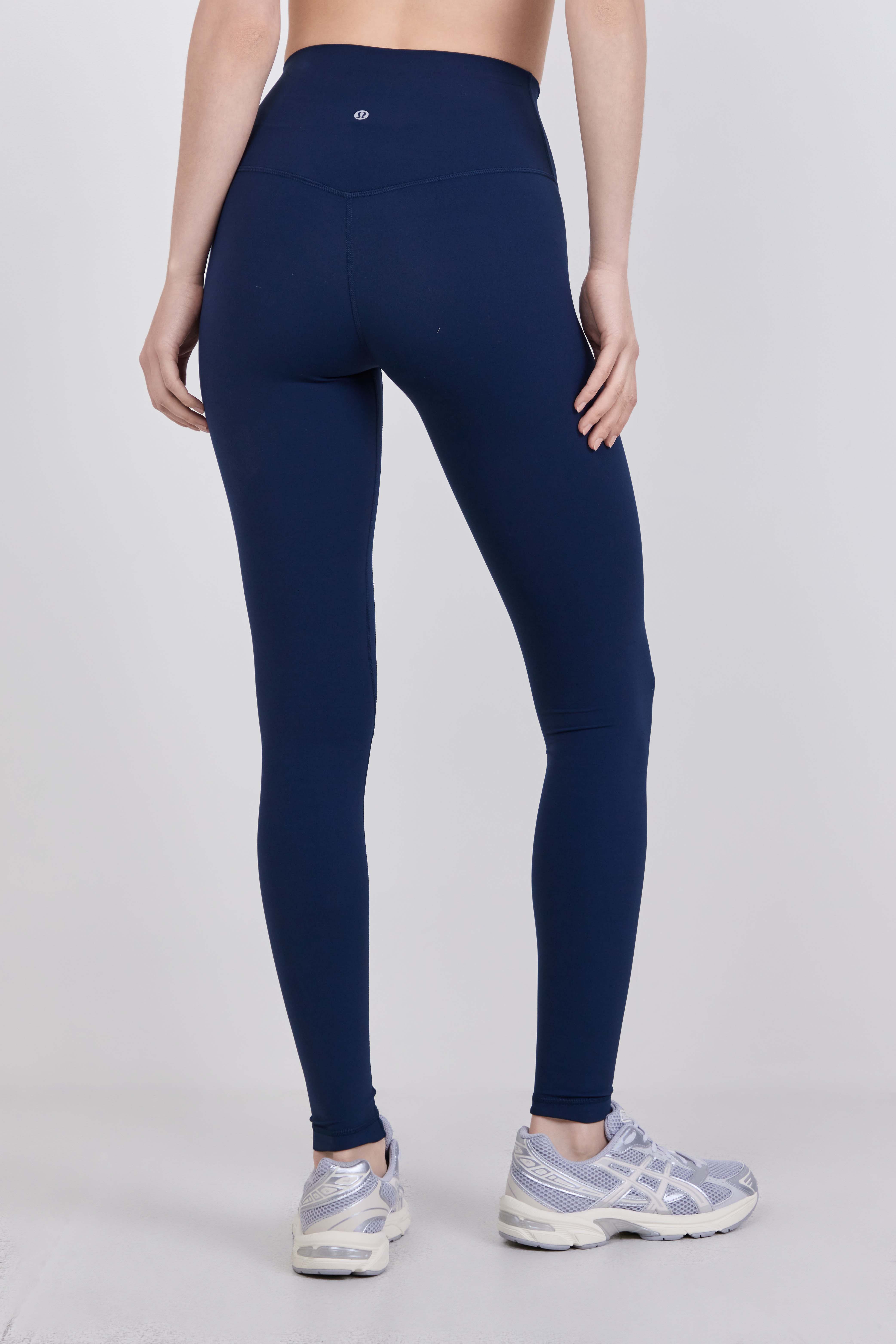 תמונת דוגמן אחורית של lululemon Align&trade; High-Rise Pant 28''