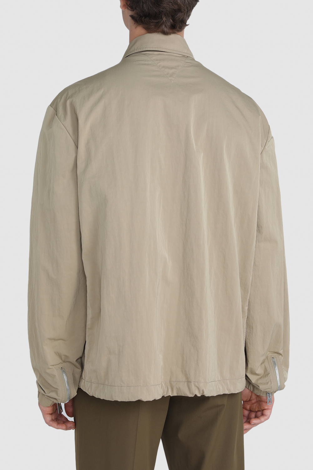 תמונת דוגמן אחורית של ז`קט קז`ואל