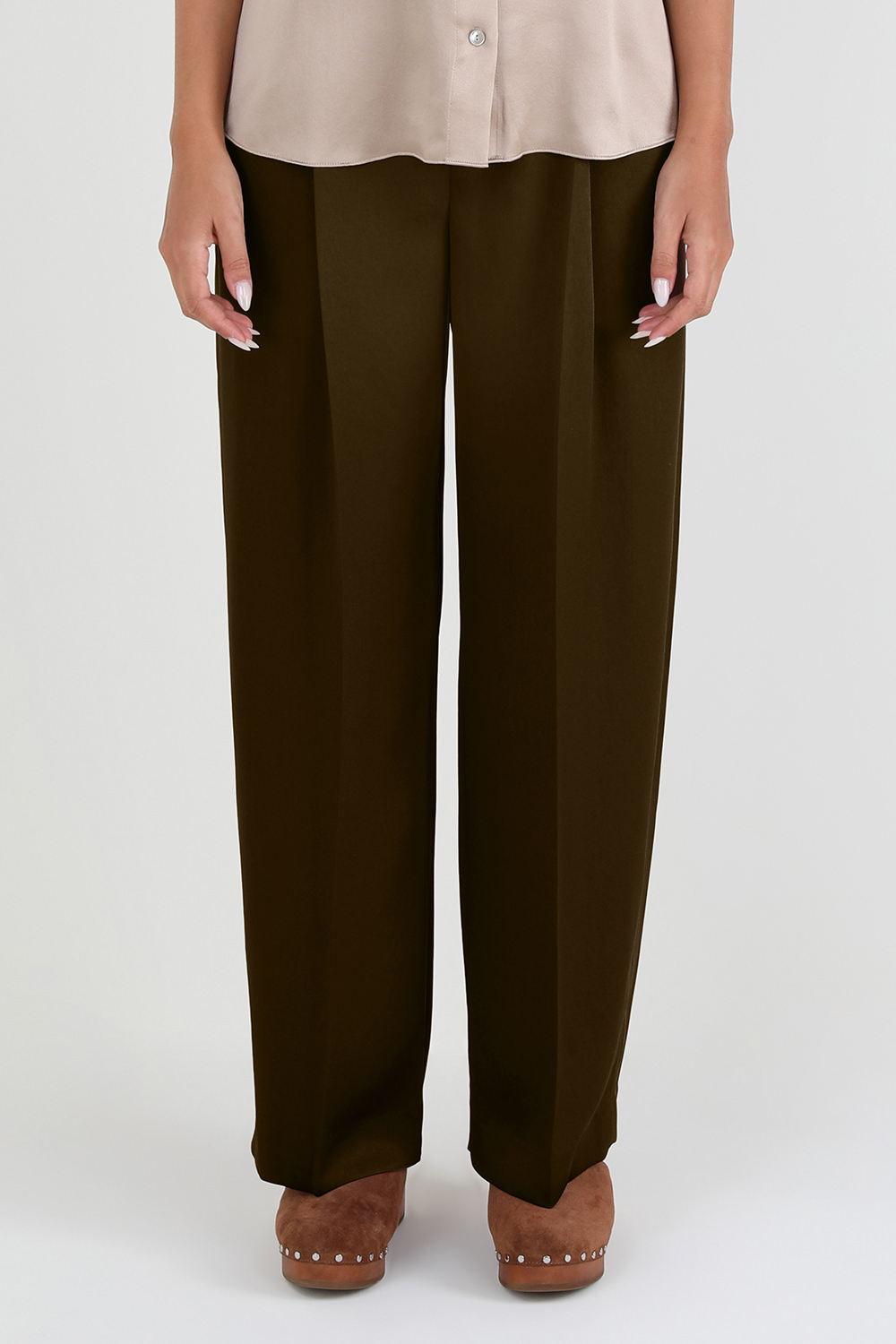 תמונת דוגמן קידמית של מכנסיים אלגנטיים ארוכים מסאטן