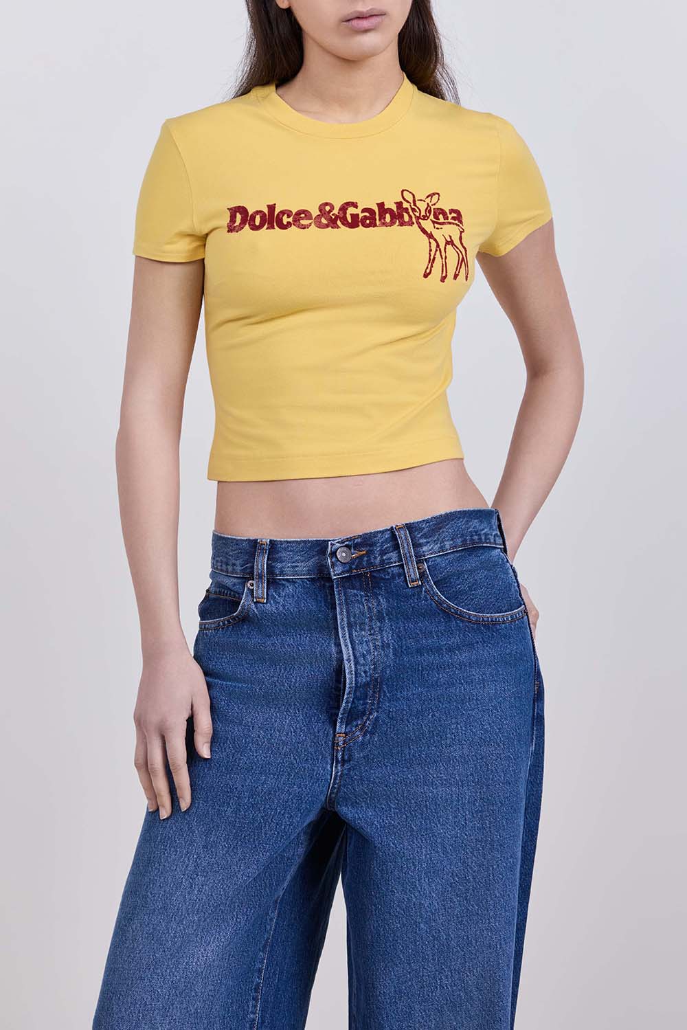 תמונת דוגמן קידמית של חולצת טי קרופ