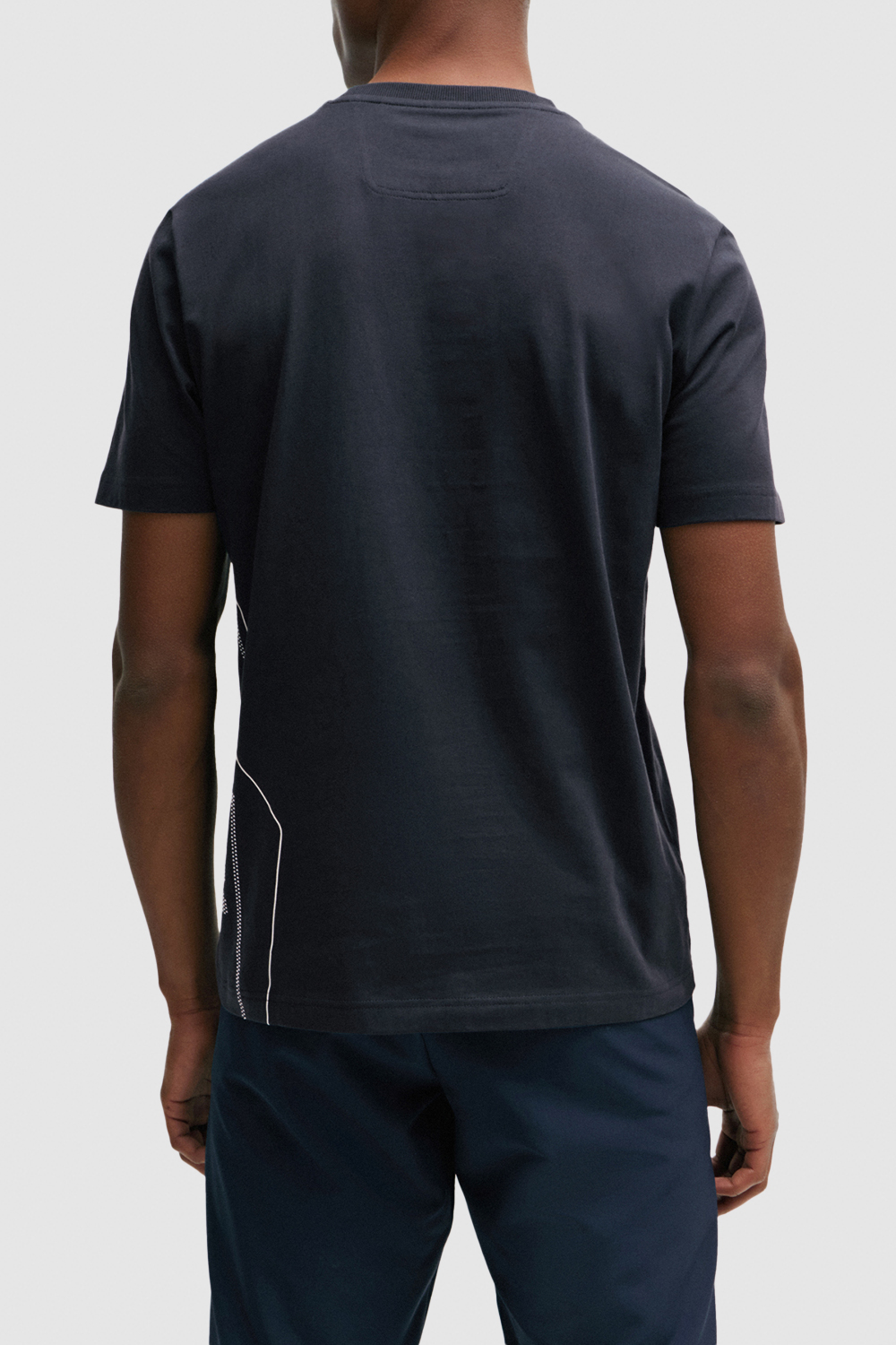 תמונת דוגמן אחורית של חולצת טי