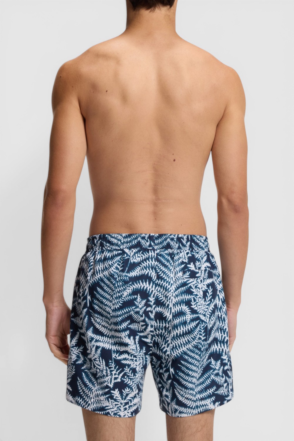 תמונת דוגמן אחורית של מכנסי בגד ים