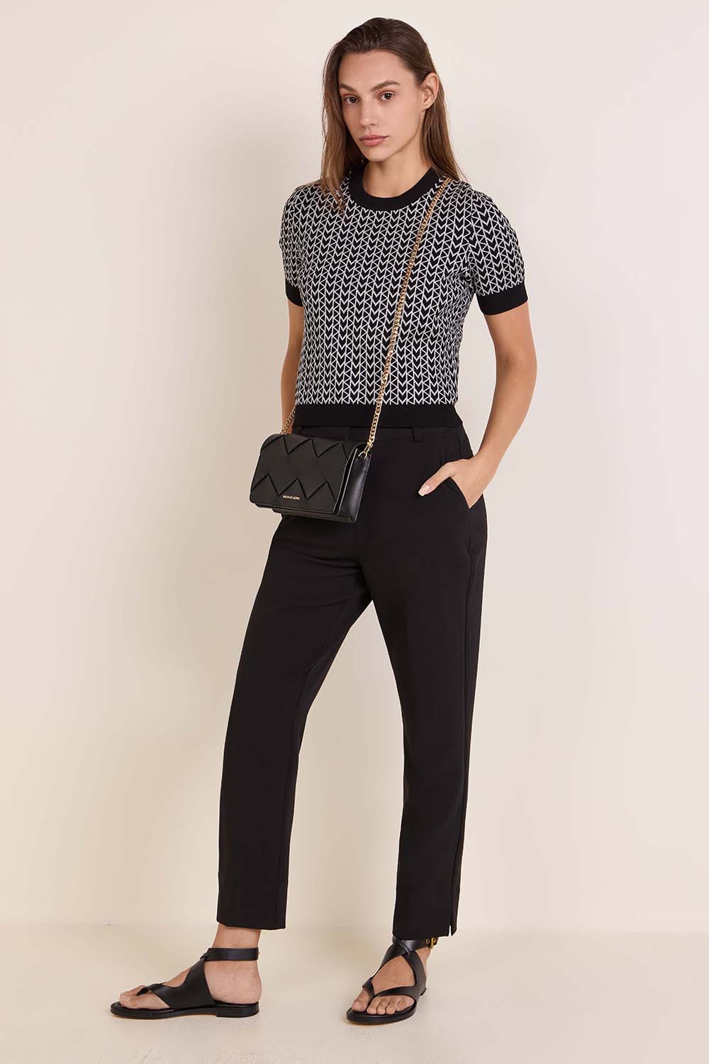 תמונת דוגמן קידמית של סנדלי אצבע