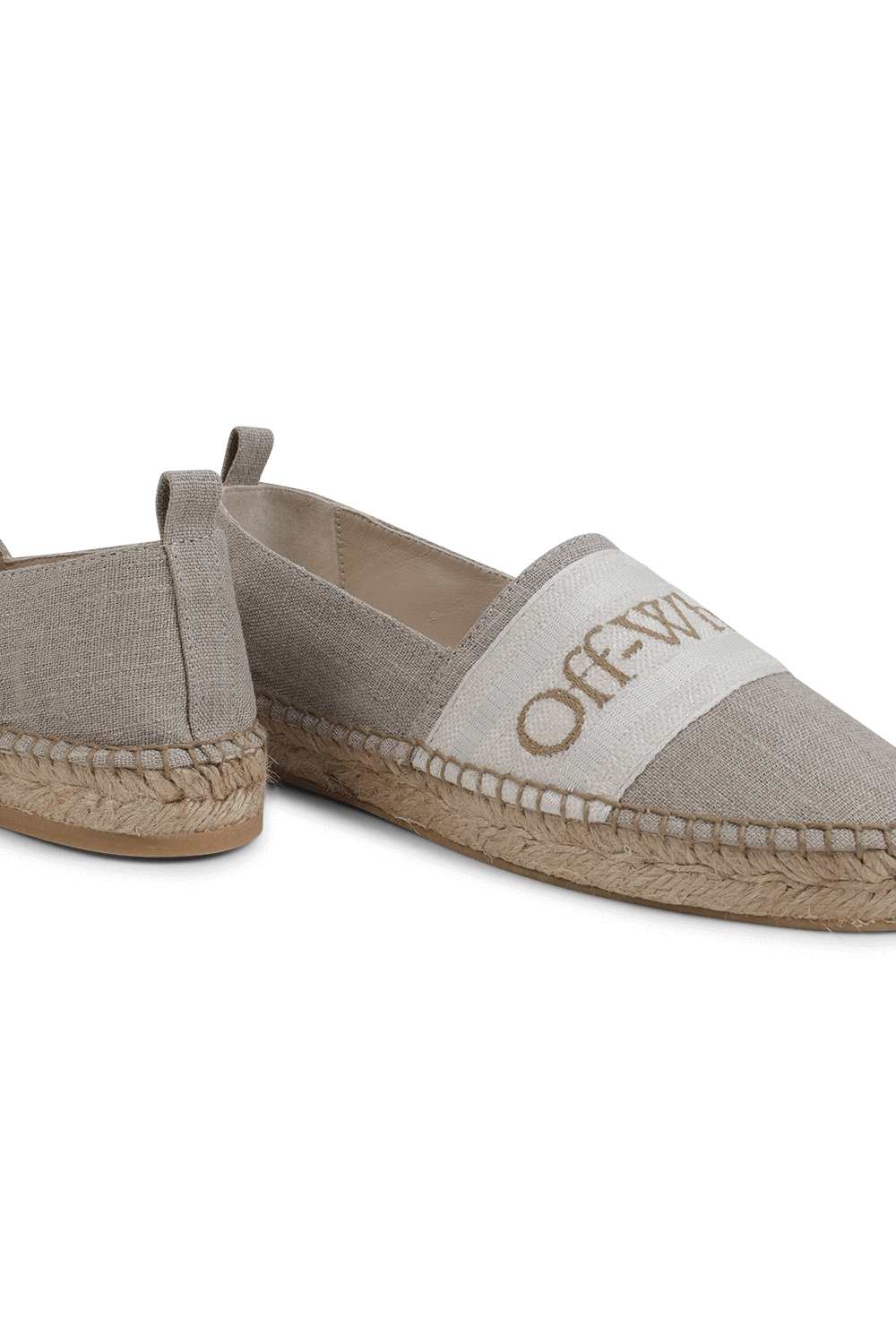 תמונת תקריב של נעלי קנבס אספדריל