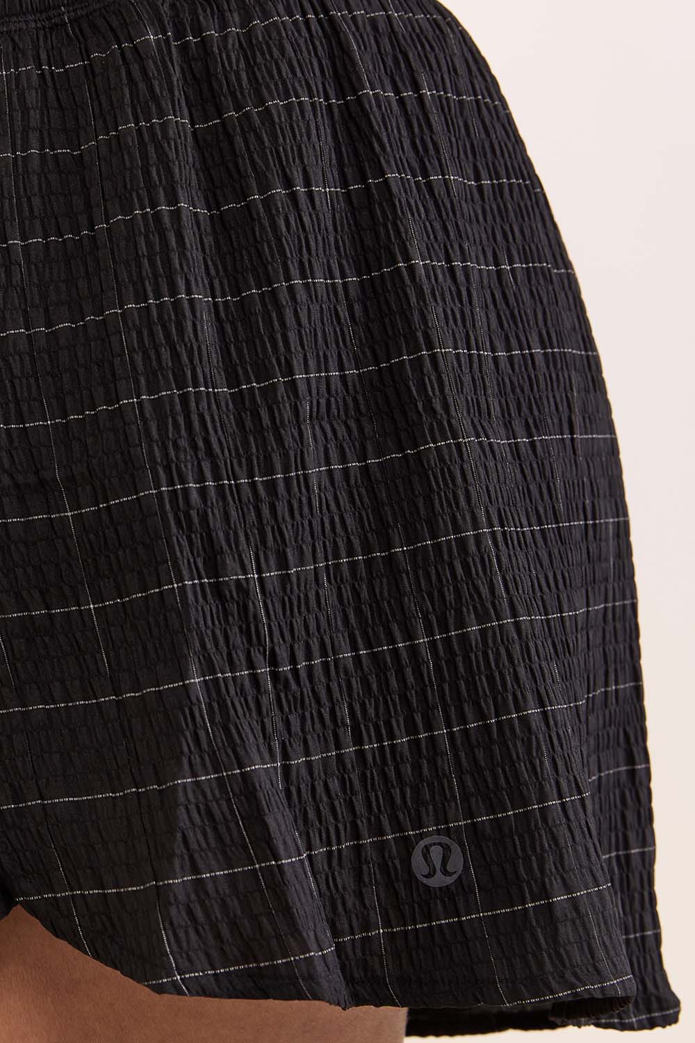 תמונת תקריב דוגמן של Negative Split Textured HR Run Short 2.5