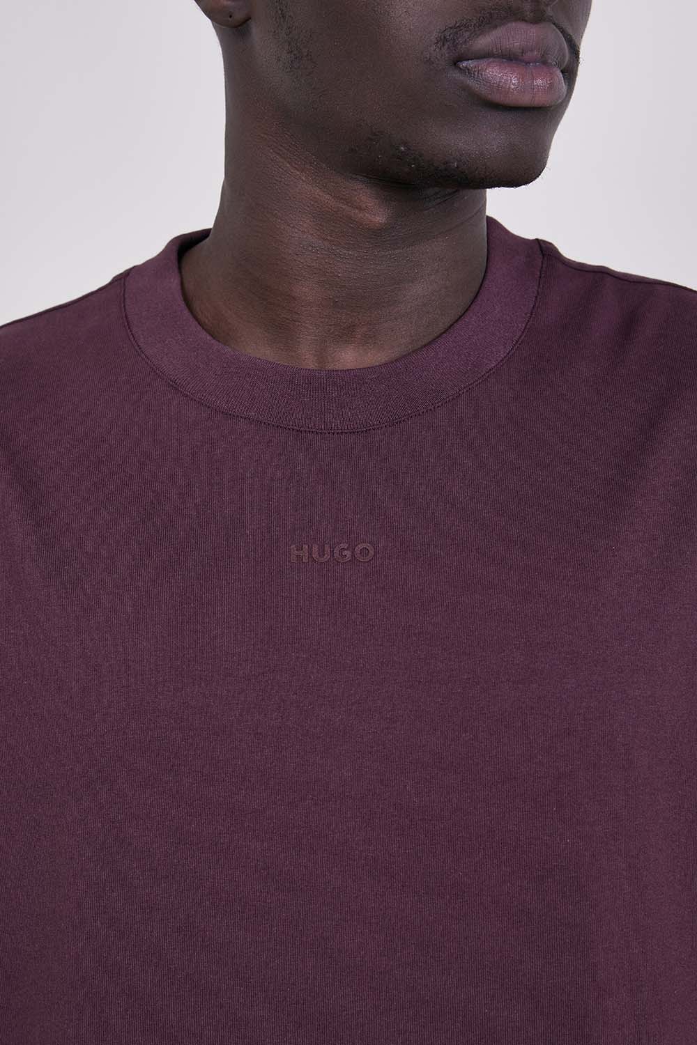 תמונת תקריב דוגמן של חולצת טי