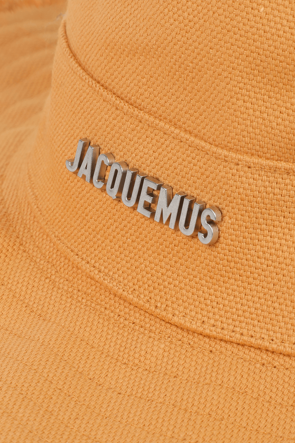 תמונת תקריב של כובע באקט