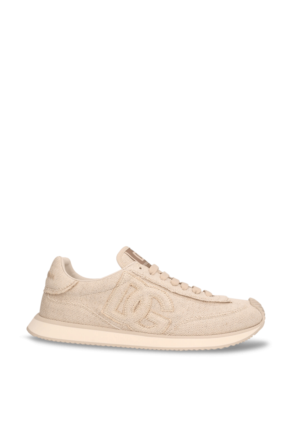 תמונה קידמית של נעלי סניקרס