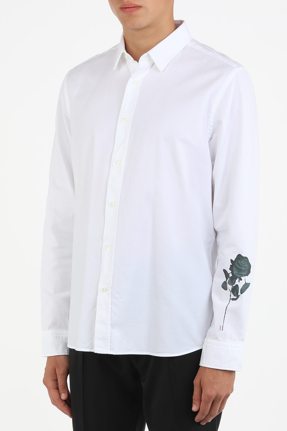 תמונת דוגמן קידמית של Rose Button Shirt in White