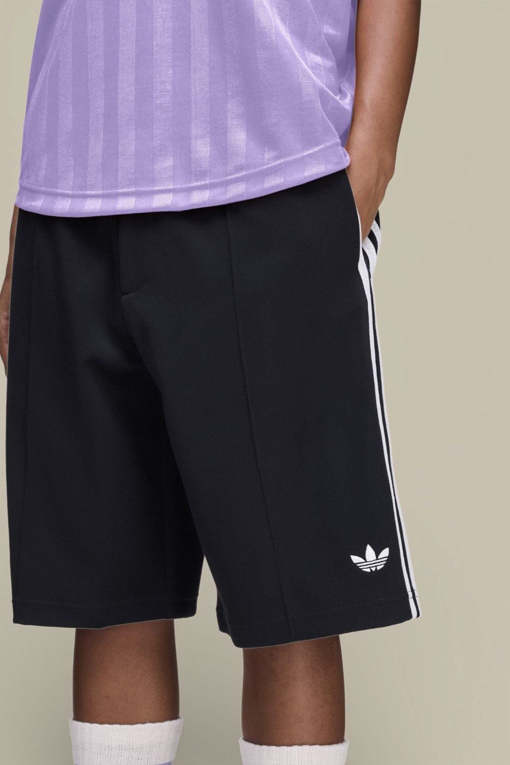 תמונת תקריב דוגמן של מכנסיים קצרים