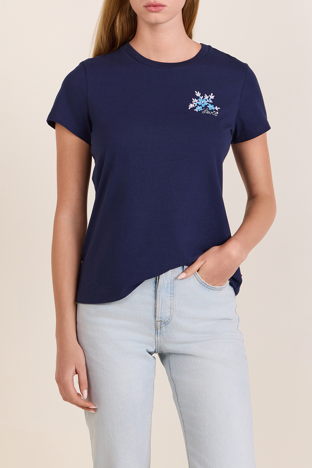 תמונת דוגמן קידמית של חולצת טי פרפקט